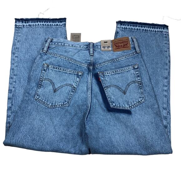 Levi’s ribcage NWT distressed jeans 29x27 - Picture 2 of 10